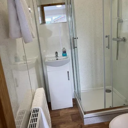 Holly With Hot Tub Holiday home York