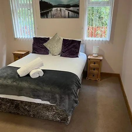 Holly With Hot Tub *