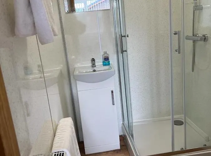 Holly With Hot Tub Holiday home York