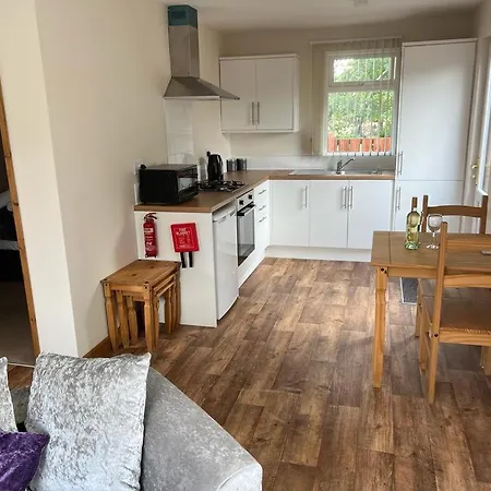 Holly With Hot Tub * York