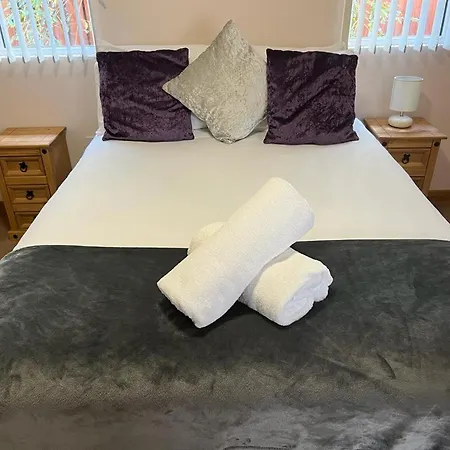 Holly With Hot Tub *