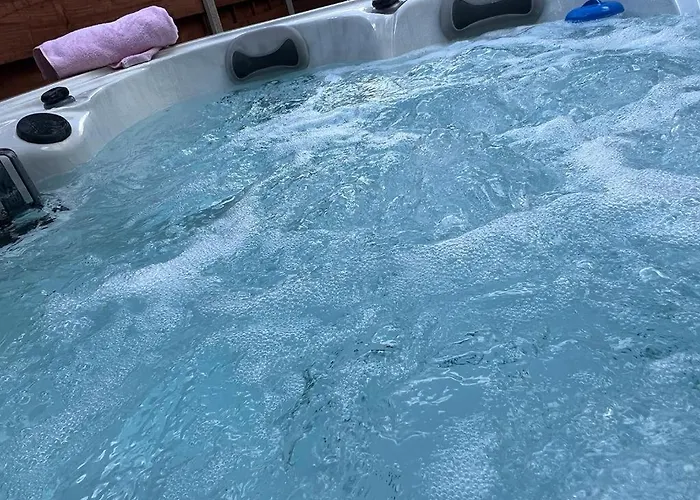 Holly With Hot Tub Vakantiehuis