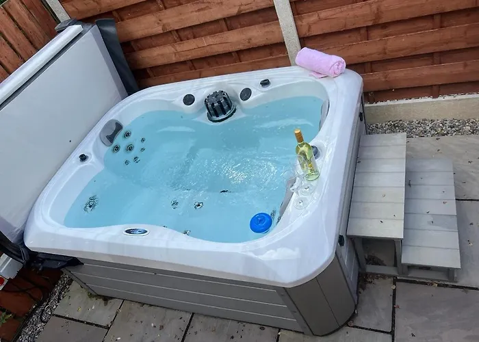 Holly With Hot Tub * York