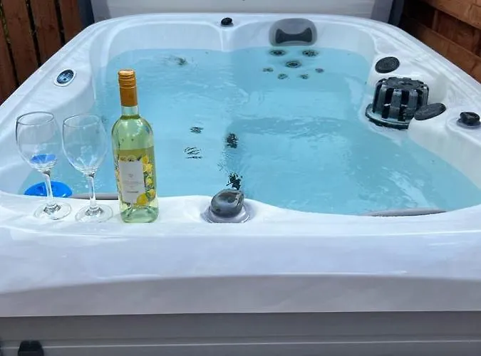 Holly With Hot Tub *